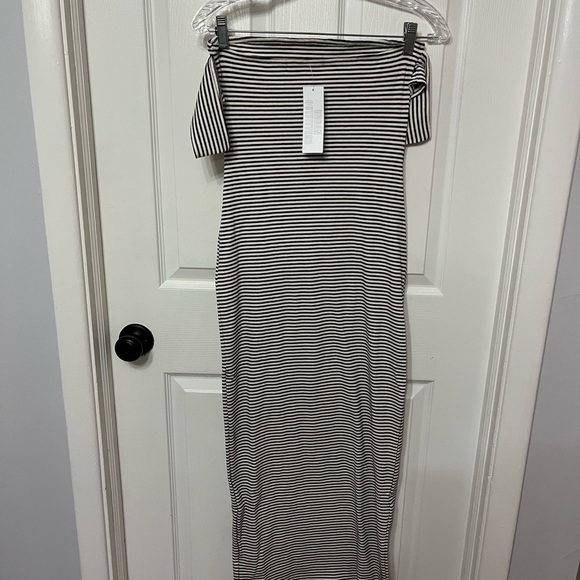 NWT Urban Outfitters Spencer Off-The-Shoulder size medium Midi Dress Striped - Picture 8 of 9
